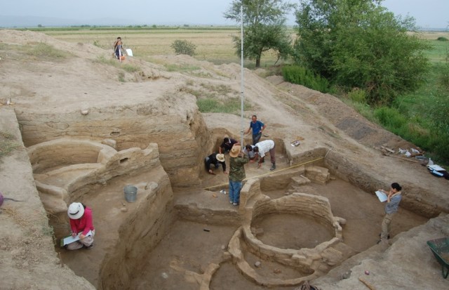 Intra-individual Sequential Carbon and Oxygen Isotope Analyses of Neolithic Livestock for Assessing the Early Husbandry Strategies in the Southern&nbsp;Caucasus
